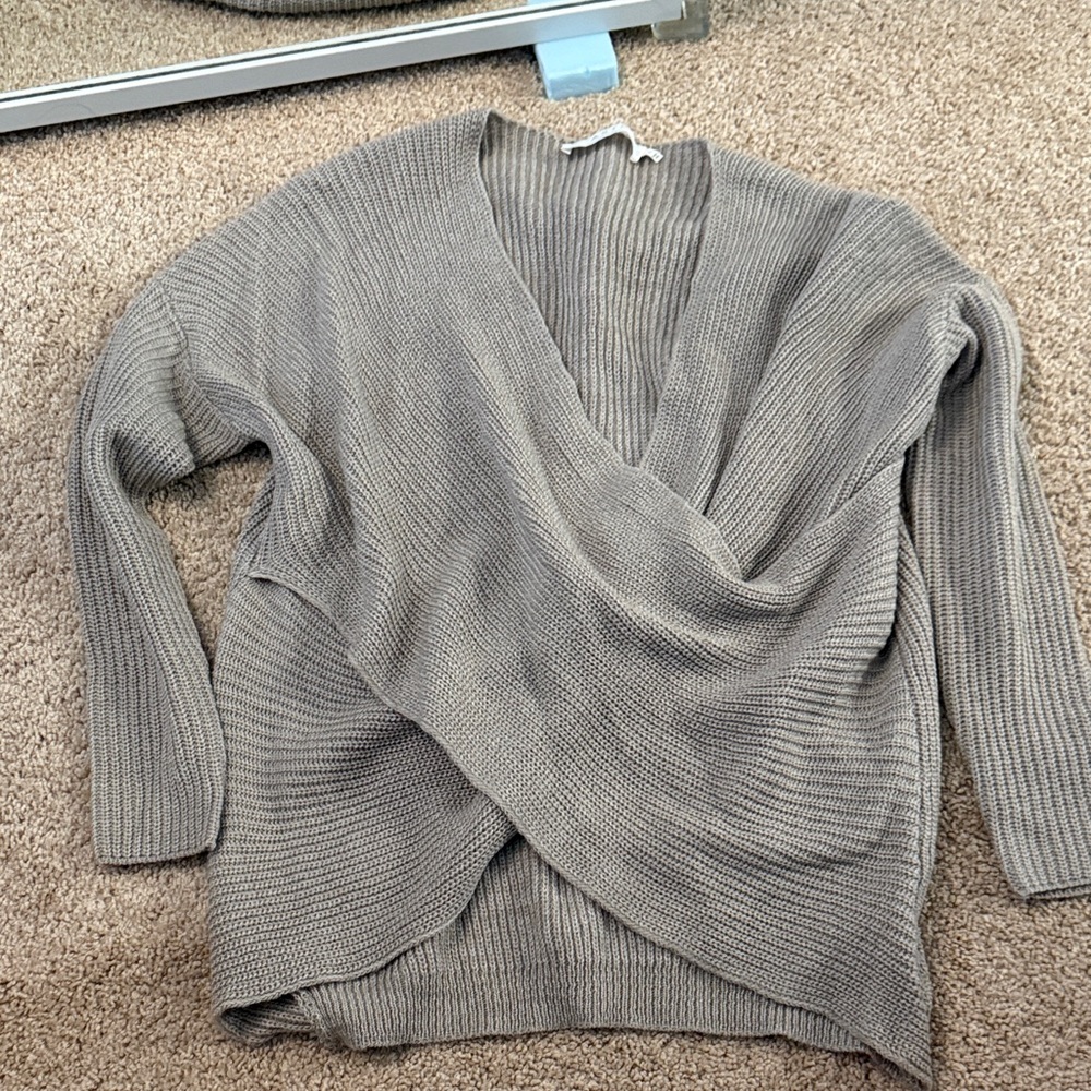 Astr Women's V-Neck Gray Sweater